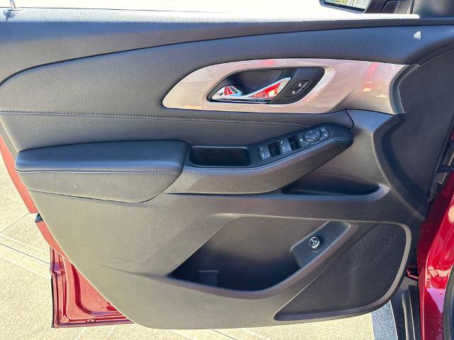 Used 2023 Chevrolet Traverse LT FWD image 15