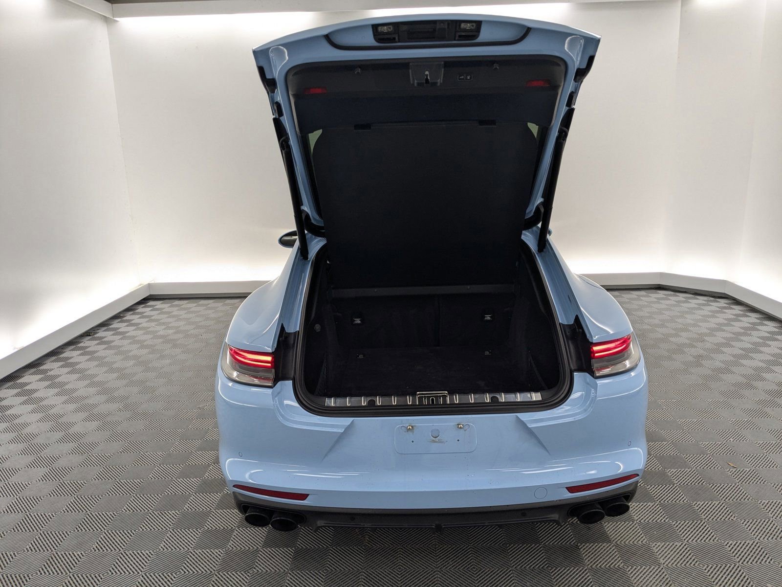 Certified 2023 Porsche Panamera image 18