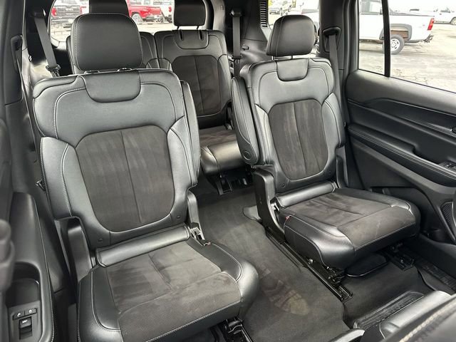 Used 2023 Jeep Grand Cherokee L Laredo image 27