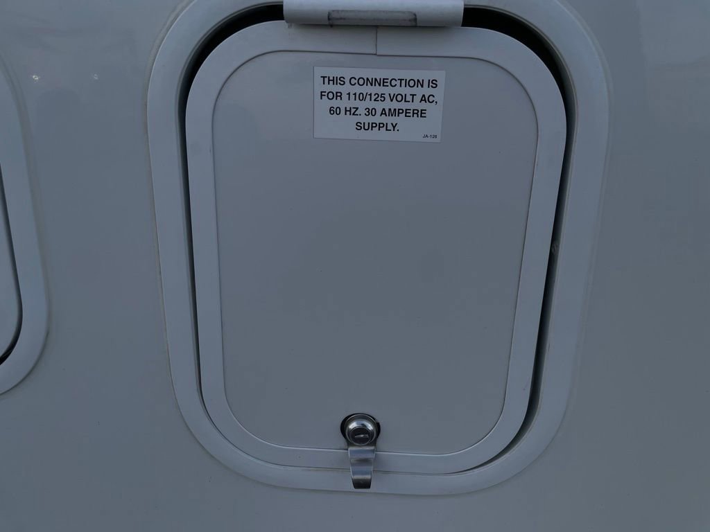 Used 2013 Ford E-450 and Econoline 450 Super Duty w/ Motorhome Prep Pkg RWD image 20