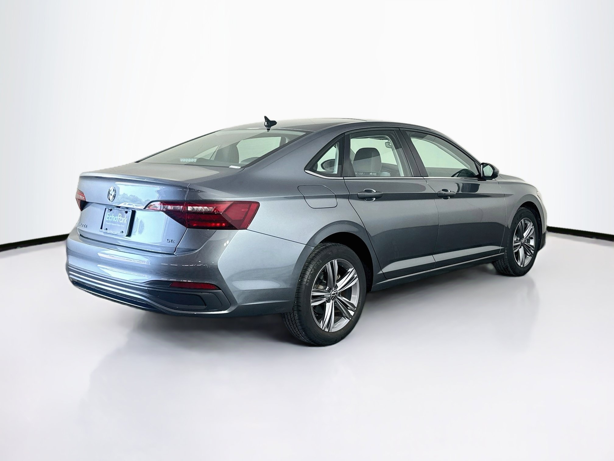 Used 2024 Volkswagen Jetta SE w/ Panoramic Sunroof Package FWD image 9