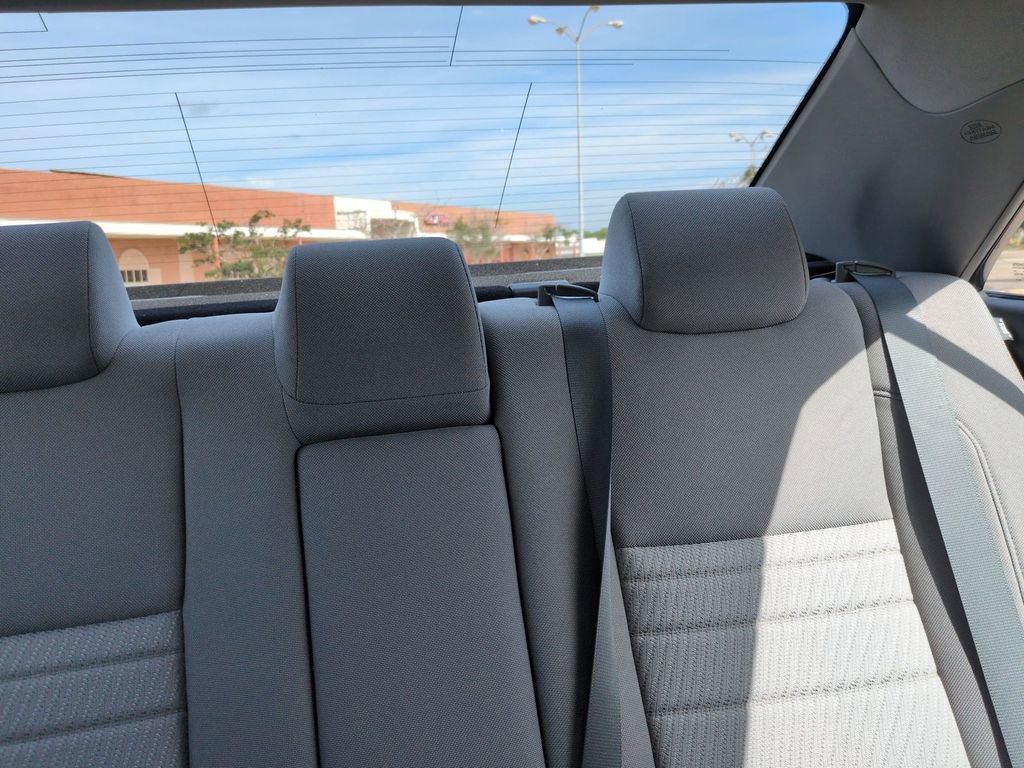 Used 2017 Toyota Camry LE FWD image 32