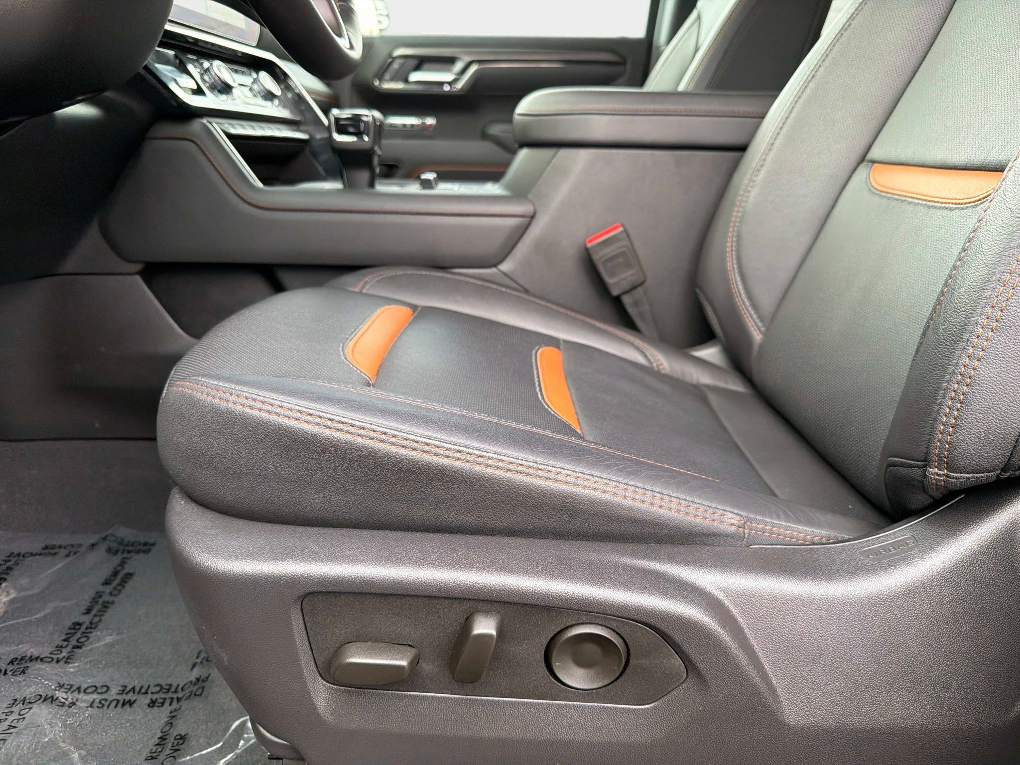 Used 2025 GMC Sierra 1500 AT4 w/ AT4 Premium Package AWD/4WD image 31