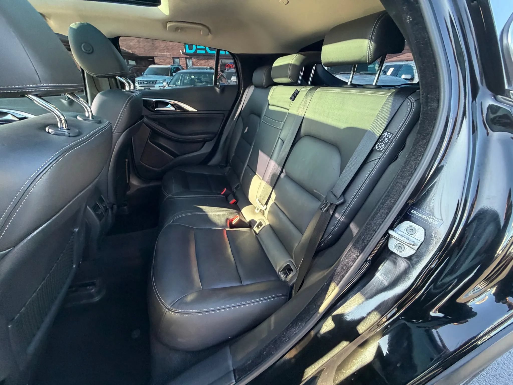 Used 2018 INFINITI QX30 Premium w/ Navigation Package AWD/4WD image 11