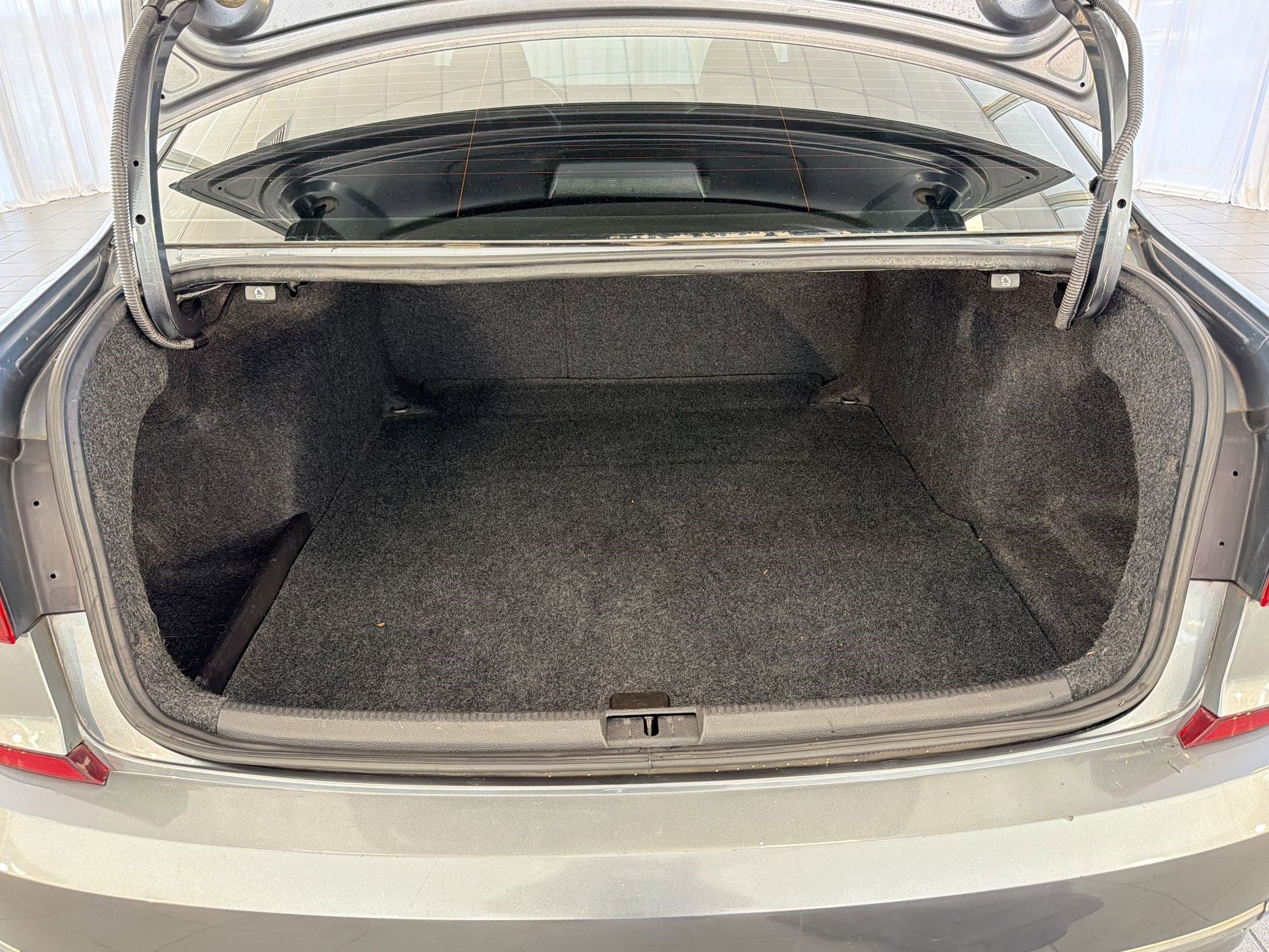 Used 2018 Volkswagen Passat 2.0T R-Line image 30