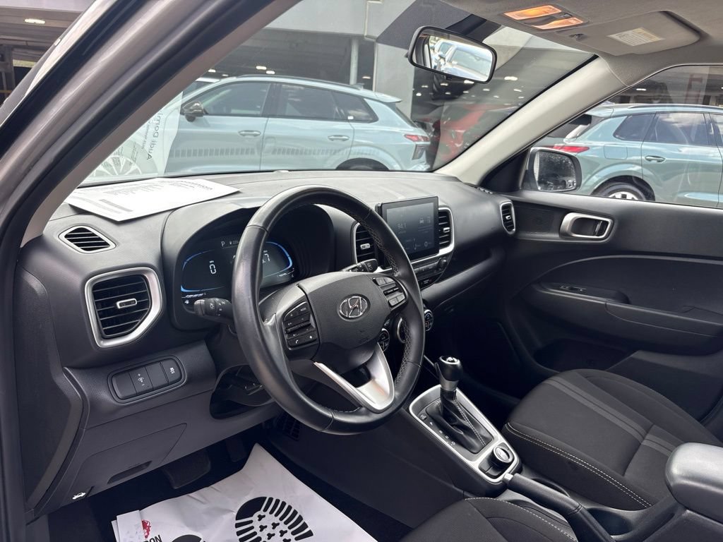 Used 2025 Hyundai Venue SEL FWD image 12