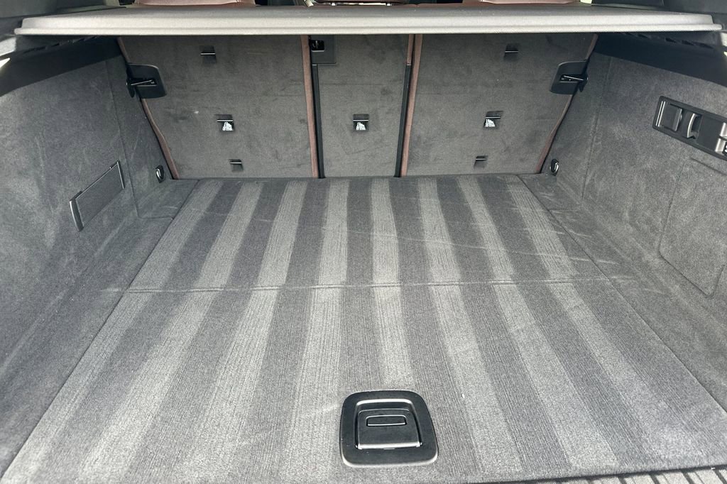 Used 2023 BMW iX xDrive50 w/ Premium Package image 16