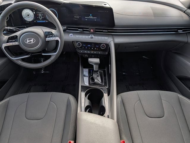 Used 2024 Hyundai Elantra SEL w/ Convenience Package FWD image 12
