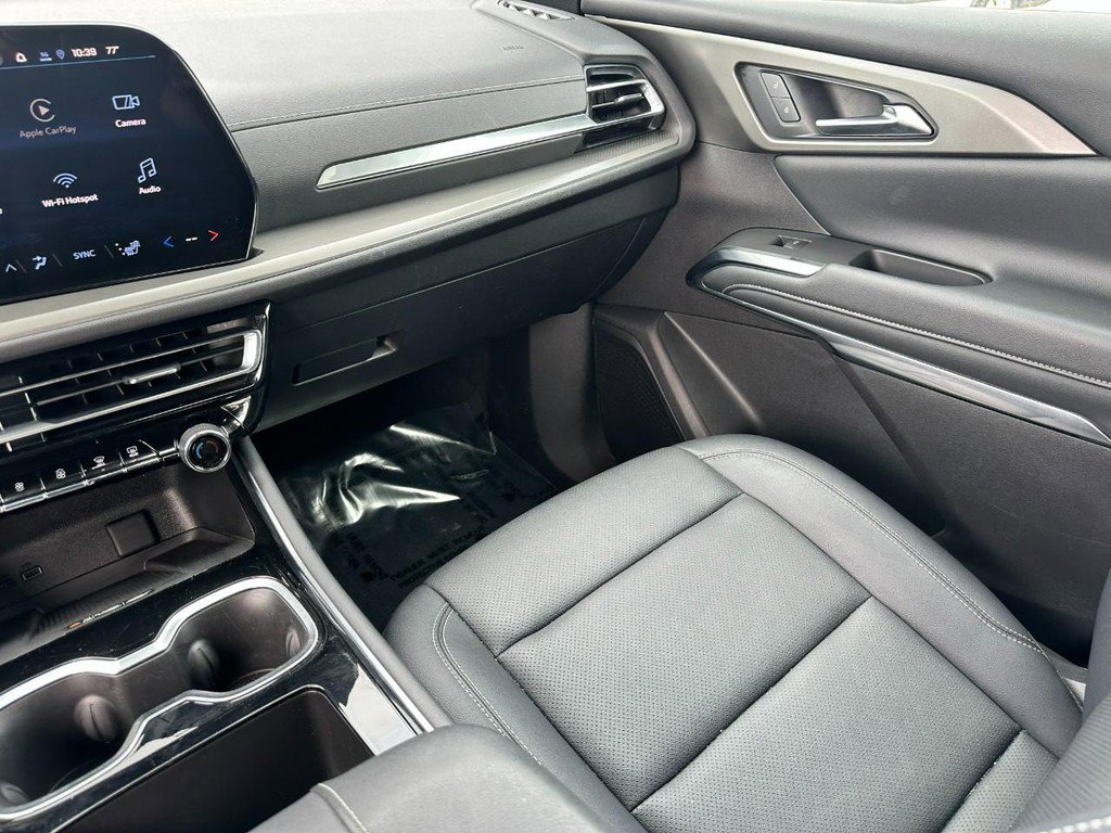 Used 2025 Chevrolet Traverse LT image 17