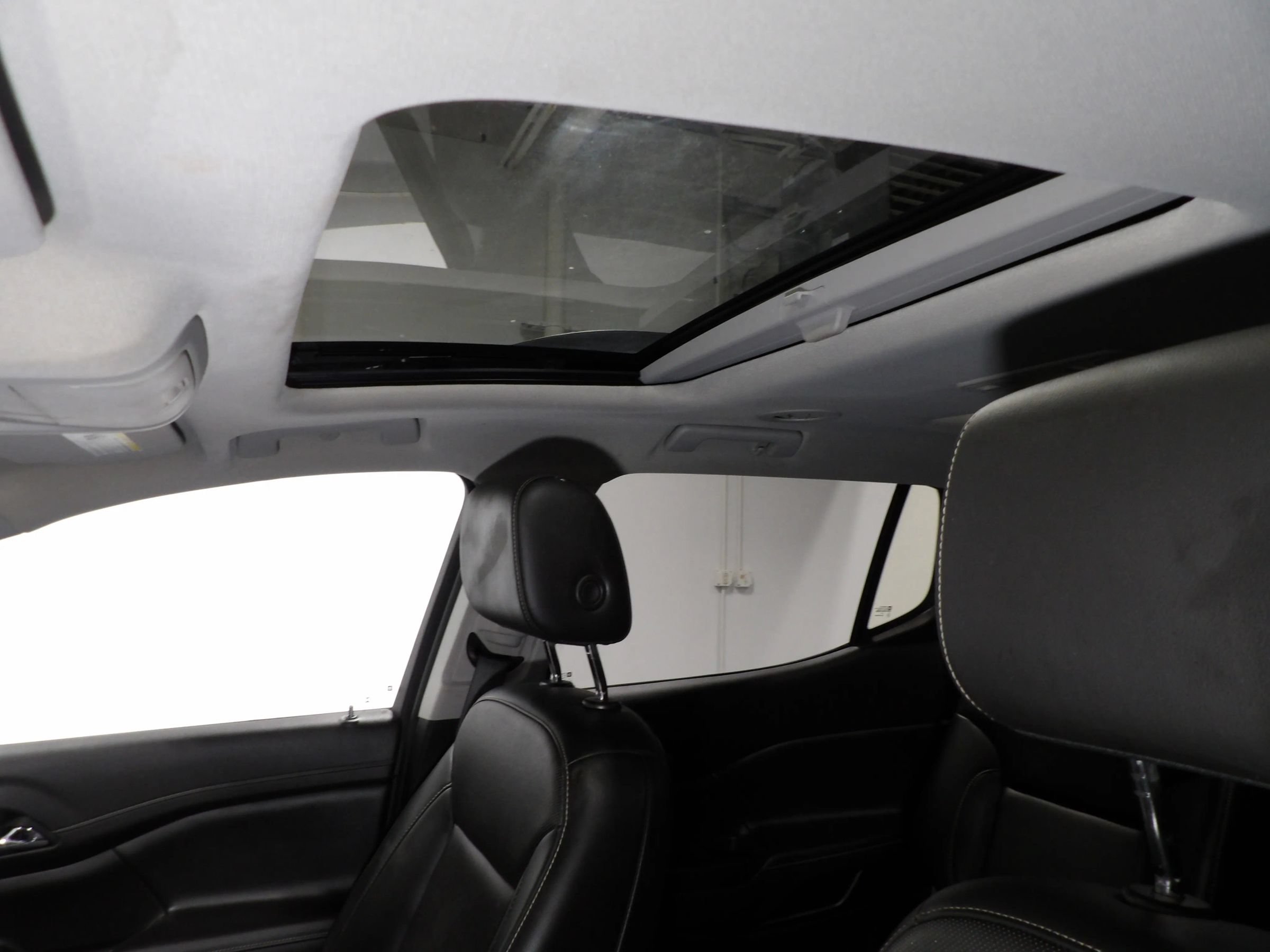 Used 2022 GMC Acadia SLT w/ Preferred Package AWD/4WD image 13