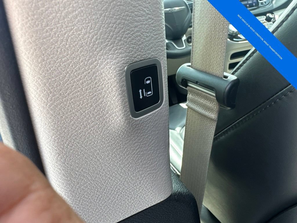 Used 2024 Chrysler Pacifica Touring-L FWD image 21
