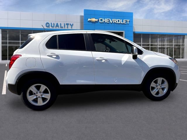 Certified 2022 Chevrolet Trax LS w/ Tint and Cruise Package FWD image 8