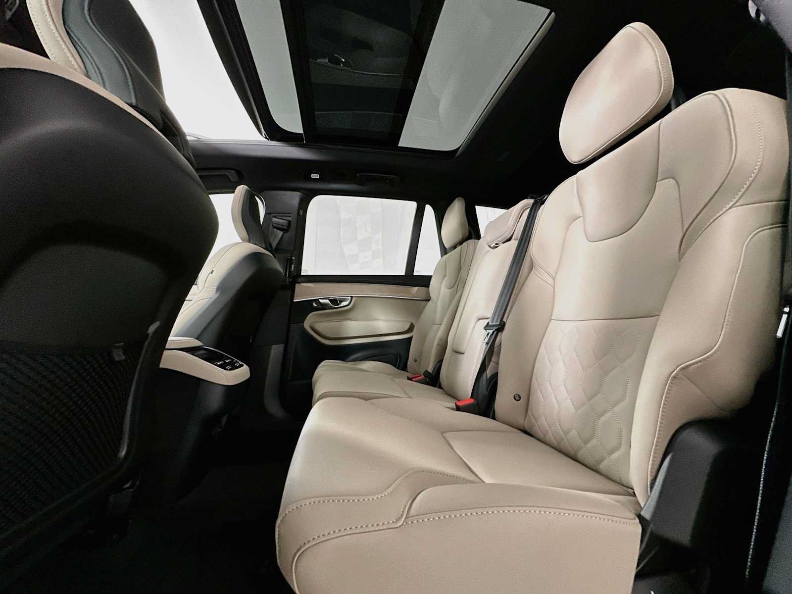 New 2026 Volvo XC90 B6 Plus w/ Protection Package Premier AWD/4WD image 22