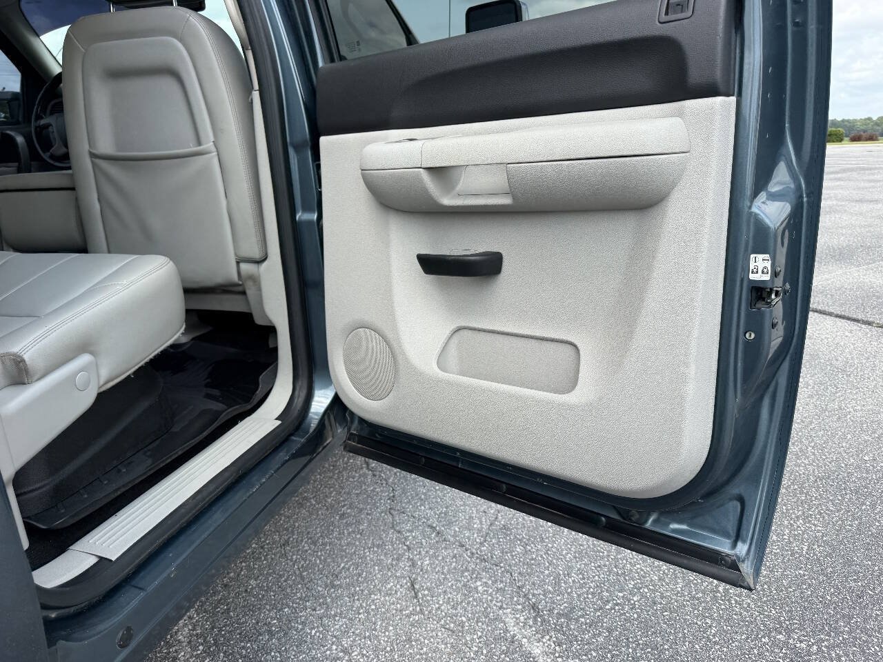 Used 2011 Chevrolet Silverado 2500 LT w/ Interior Plus Package AWD/4WD image 15
