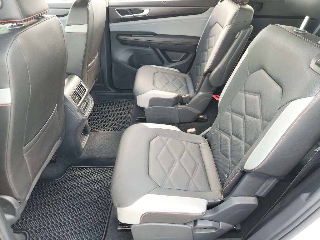 Used 2025 Volkswagen Atlas Peak Edition SE AWD/4WD image 21