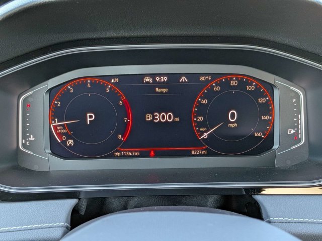 Certified 2025 Volkswagen Jetta SEL FWD image 28