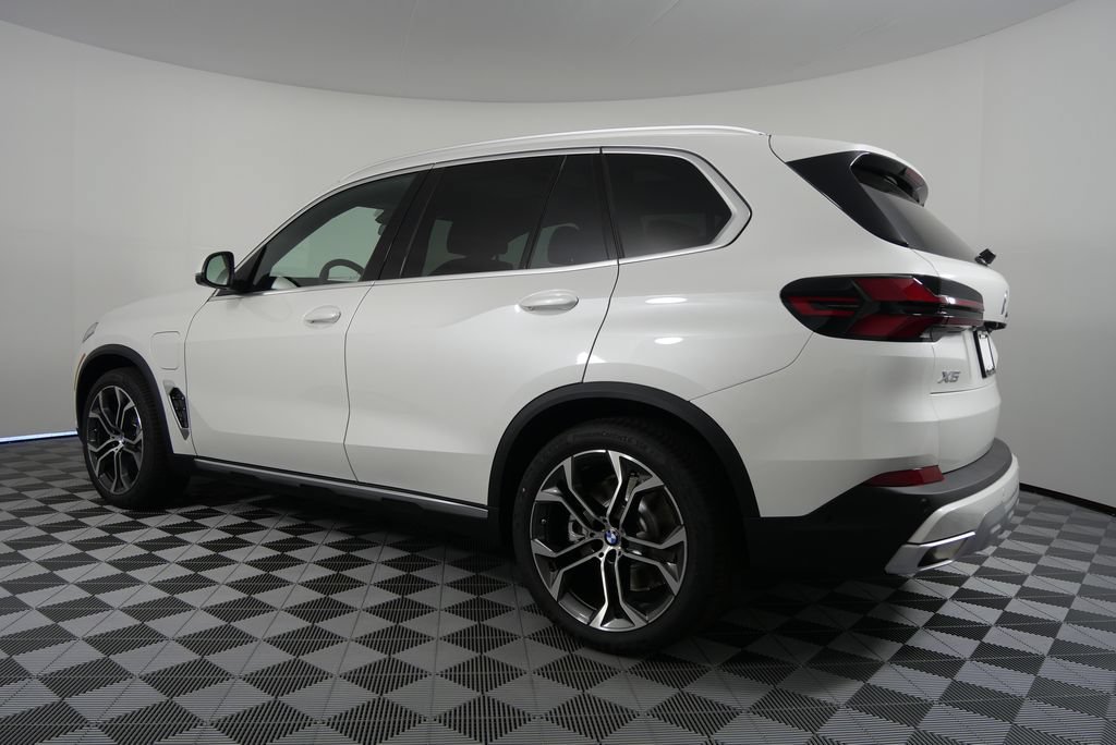 Used 2026 BMW X5 xDrive50e w/ Executive Package AWD/4WD image 4