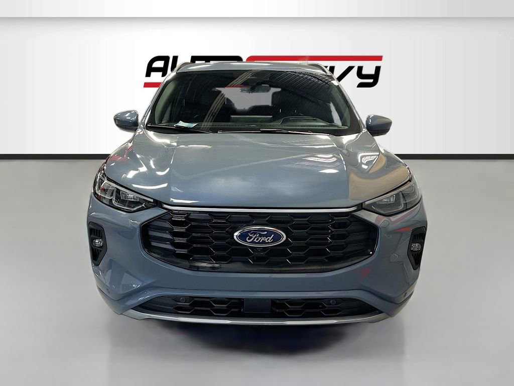 Used 2025 Ford Escape ST-Line Elite w/ Premium Technology Package image 2