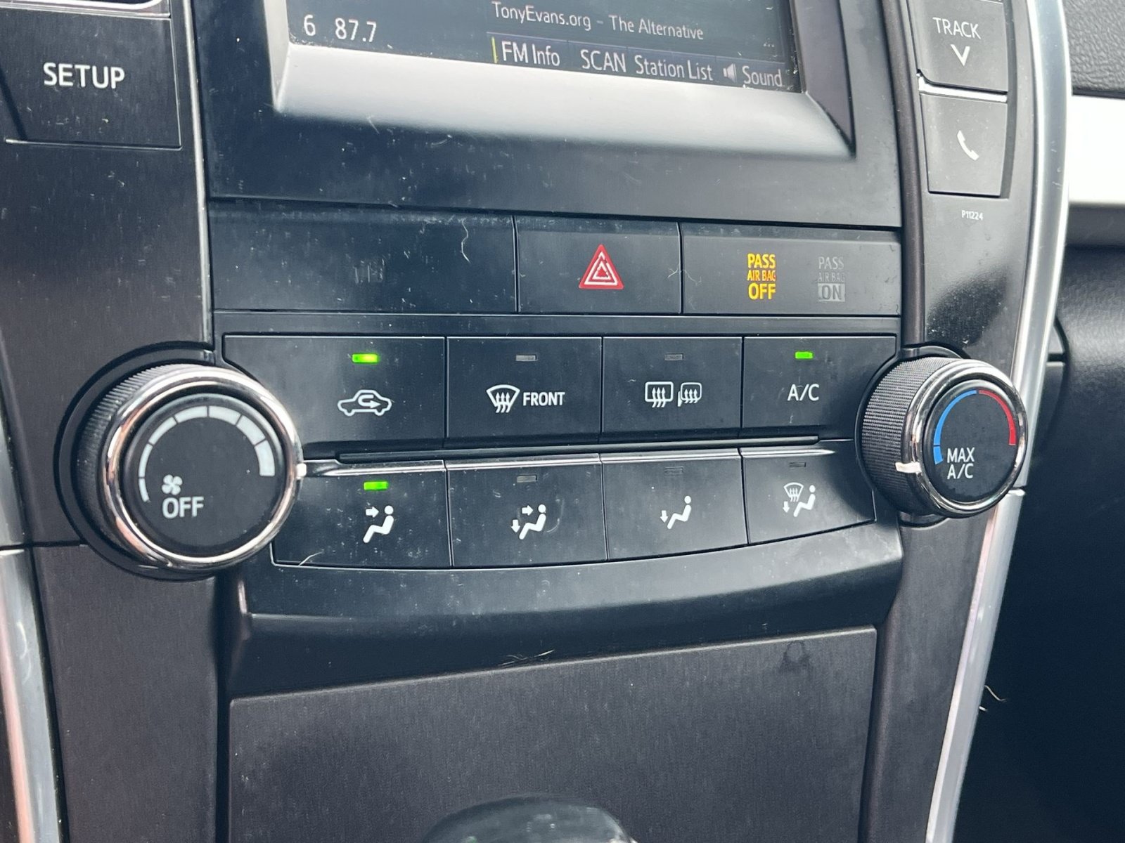 Used 2016 Toyota Camry SE FWD image 20