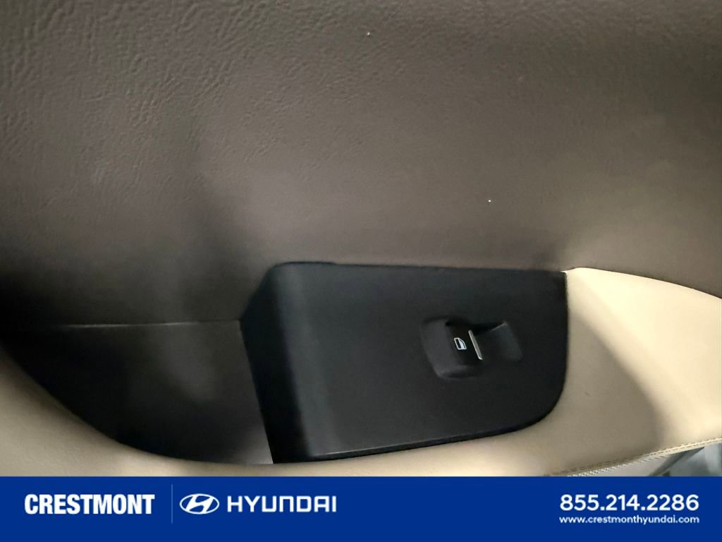 Used 2023 Lincoln Nautilus Reserve AWD/4WD image 18