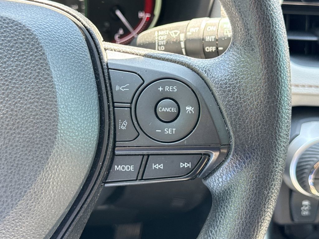 Used 2025 Toyota RAV4 XLE FWD image 29