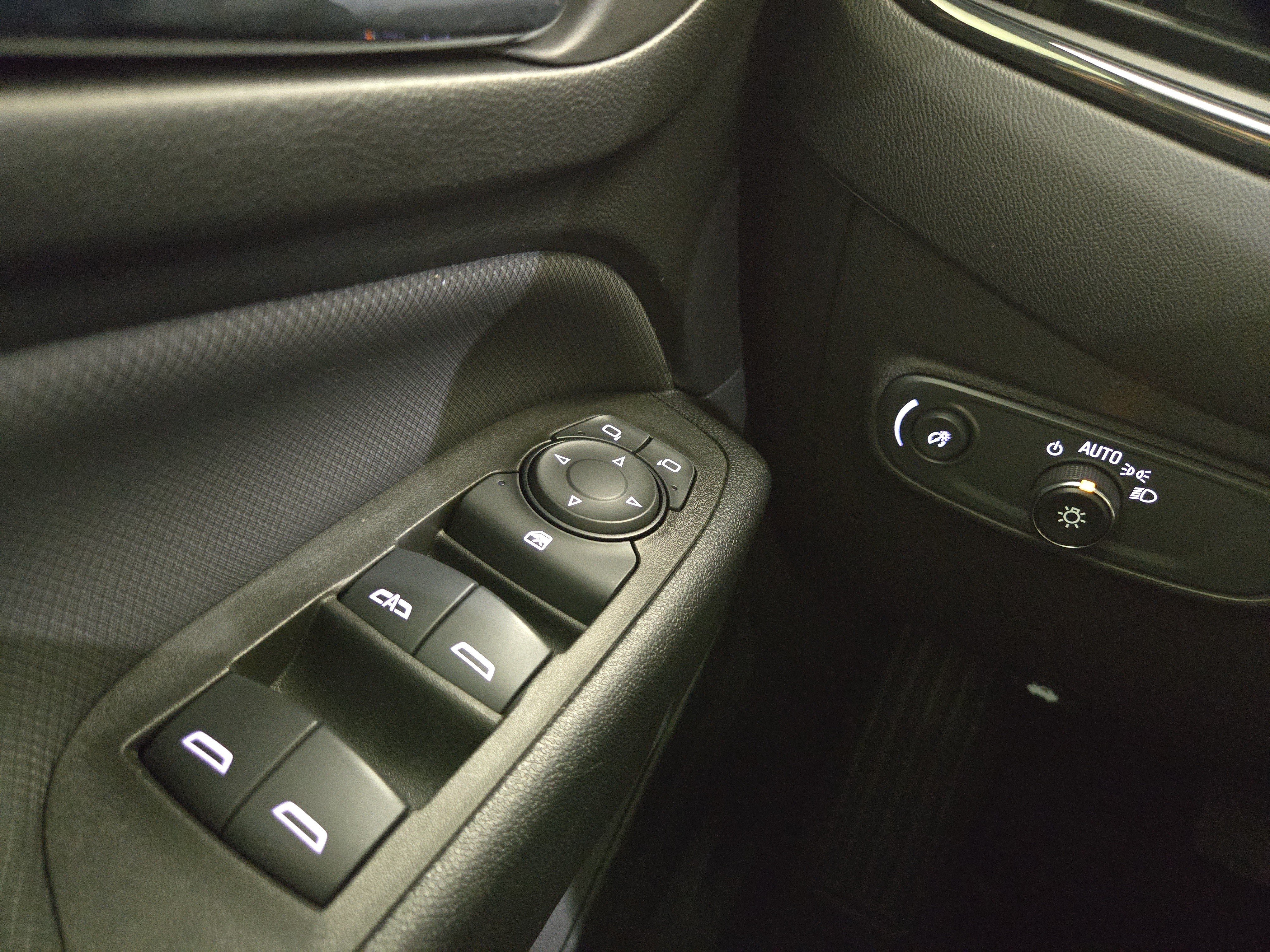 Certified 2023 Chevrolet Equinox RS FWD image 30