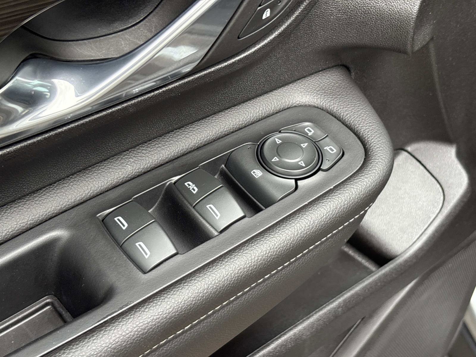 Used 2023 GMC Terrain SLE image 13