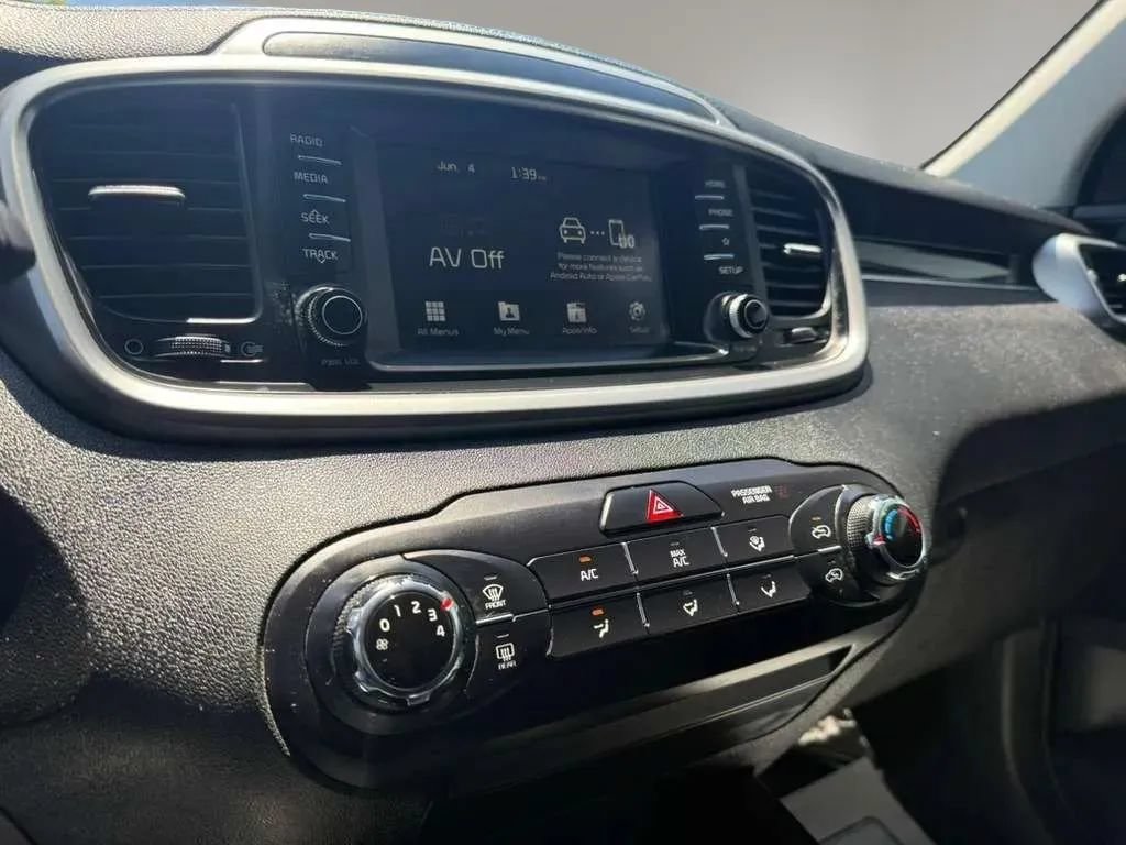 Used 2020 Kia Sorento FWD V6 image 21