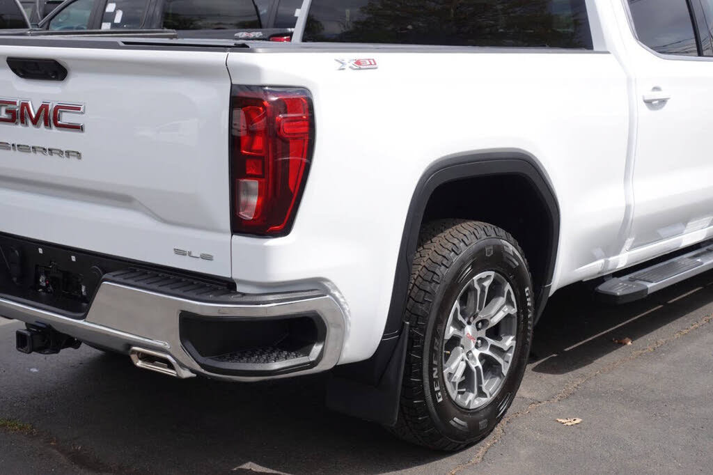 Used 2023 GMC Sierra 1500 SLE w/ X31 Off-Road Package AWD/4WD image 11