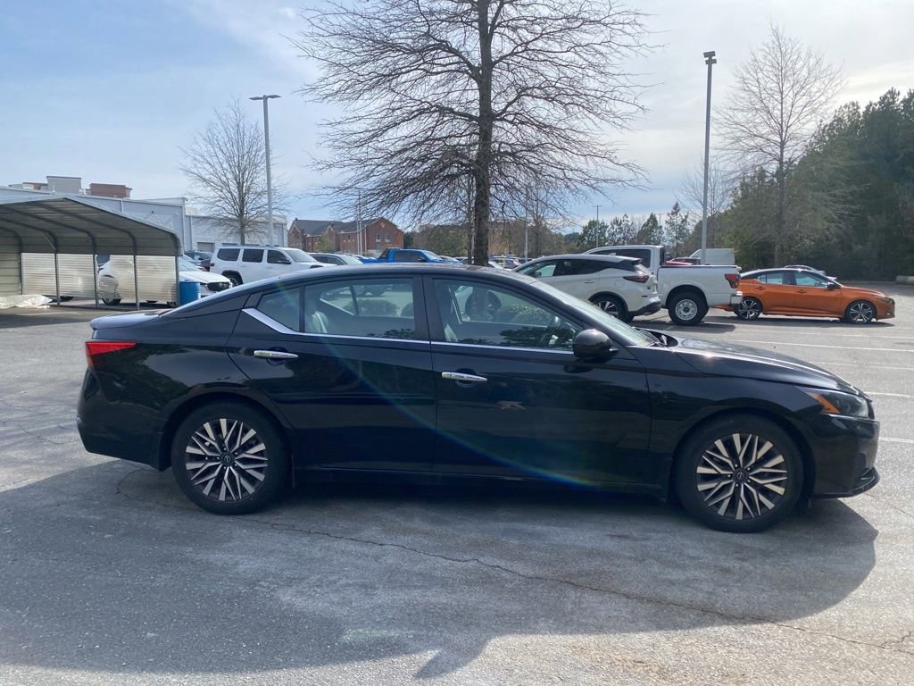 Used 2023 Nissan Altima 2.5 SV image 2