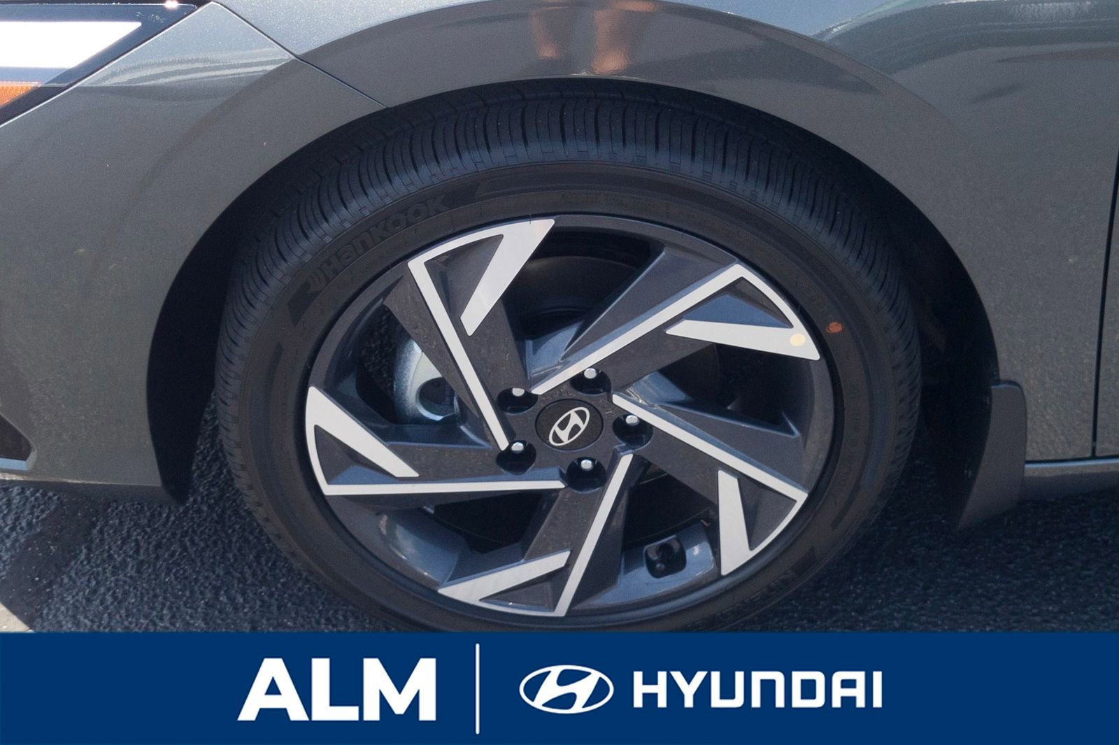 New 2025 Hyundai Elantra Limited image 11