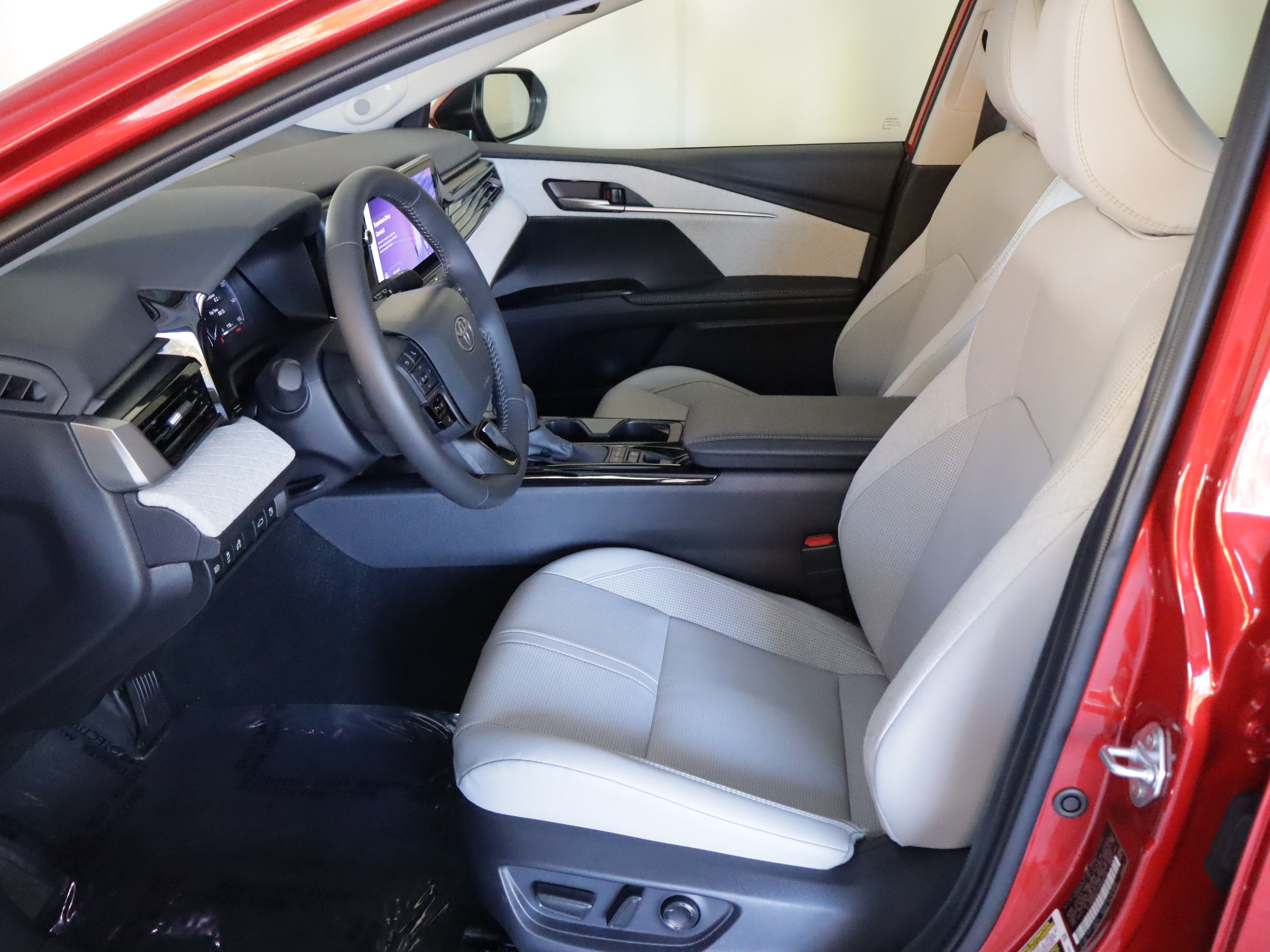 Used 2026 Toyota Camry XLE w/ Premium Package AWD/4WD image 8