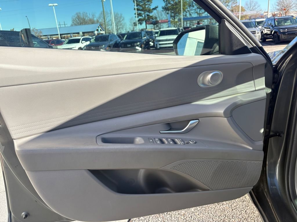 Used 2024 Hyundai Elantra Blue image 11