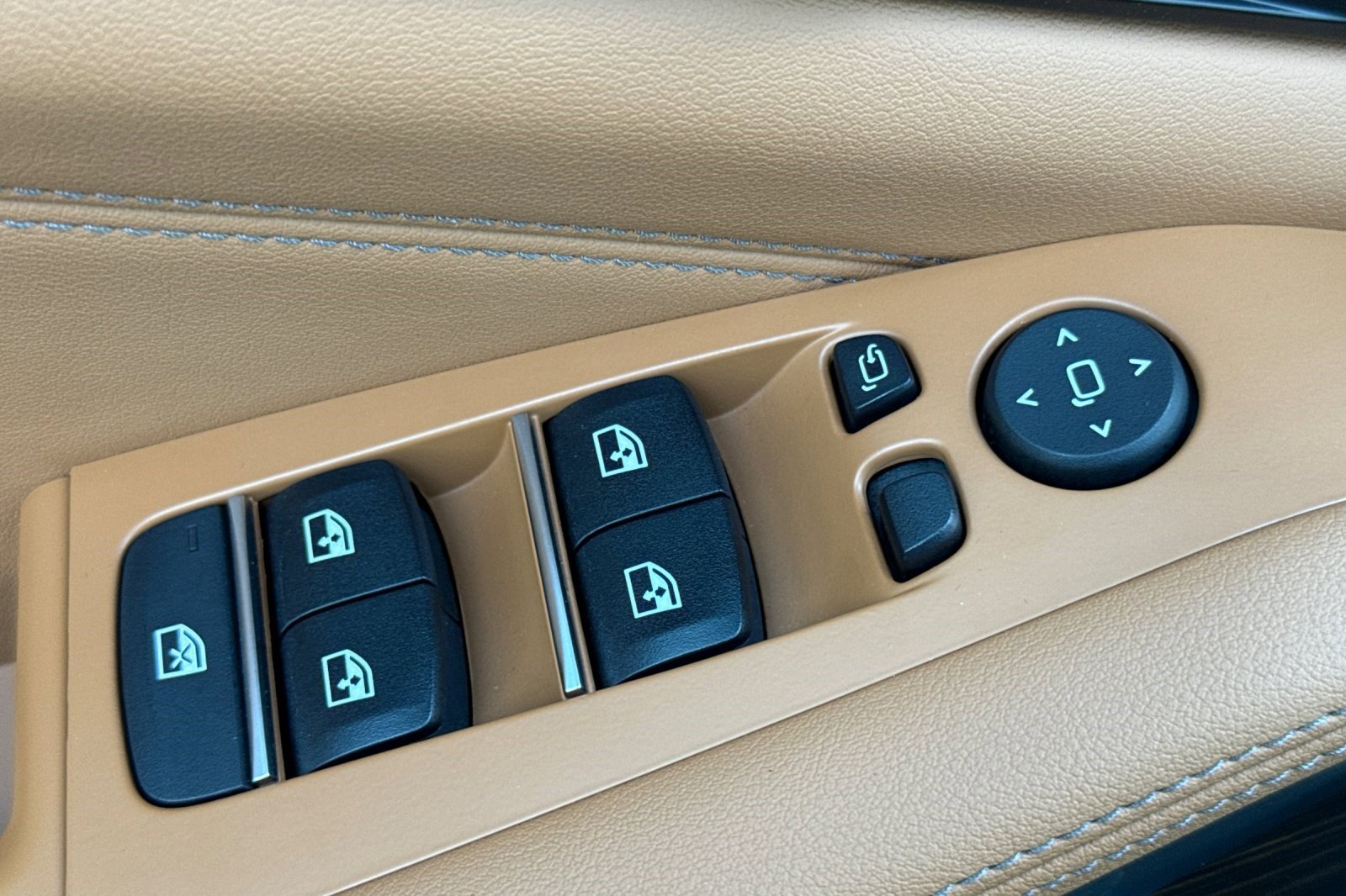 Certified 2024 BMW X5 xDrive50e w/ Premium Package image 13