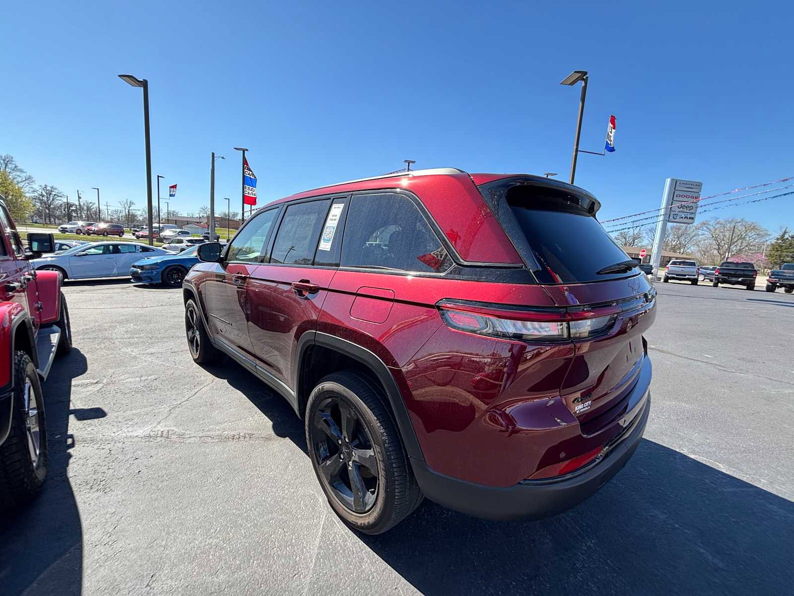 Certified 2024 Jeep Grand Cherokee Altitude image 8