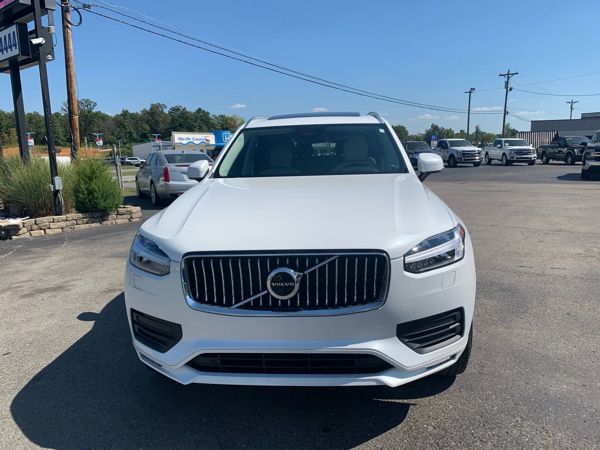 Used 2023 Volvo XC90 B5 Core w/ Protection Package Premier image 2
