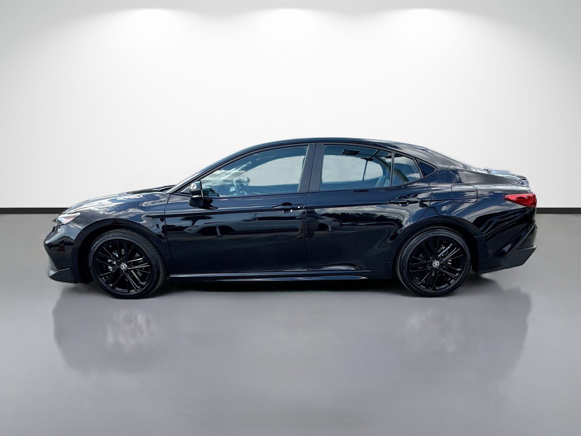 Used 2026 Toyota Camry SE w/ Multimedia Upgrade Package FWD image 6