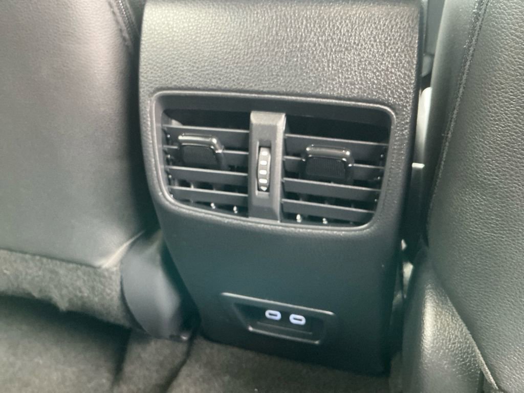 Used 2024 Toyota Corolla Cross XLE image 24