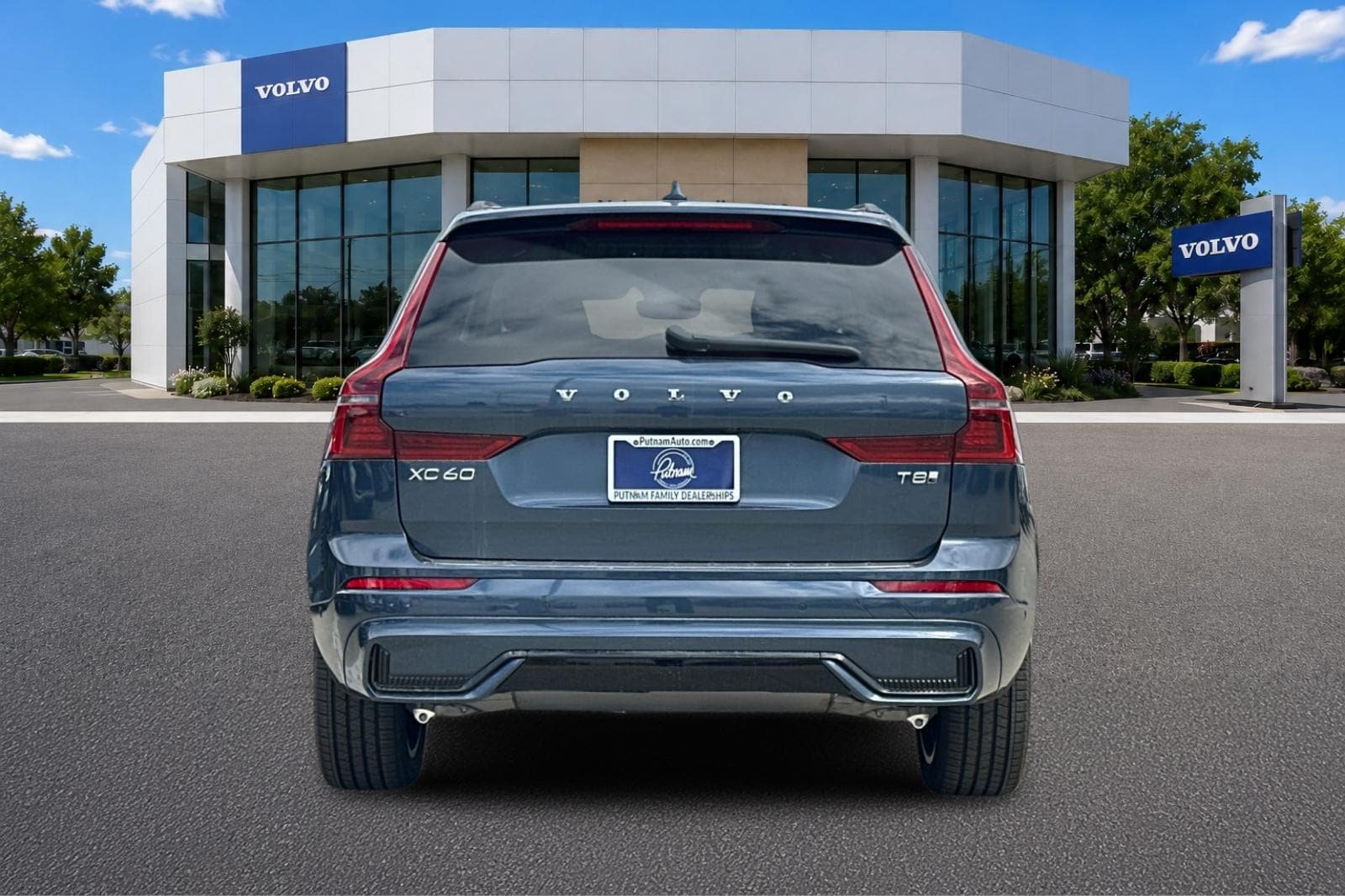New 2026 Volvo XC60 T8 Plus w/ Climate Package AWD/4WD image 4