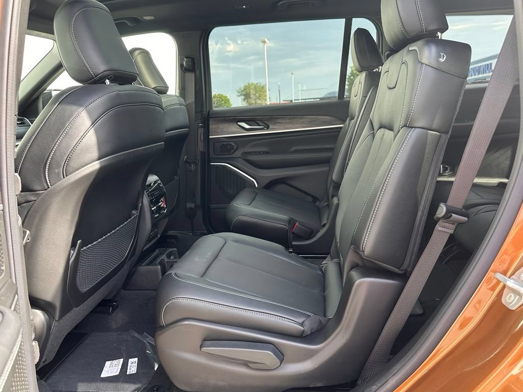 New 2026 Jeep Grand Cherokee L Limited AWD/4WD image 17