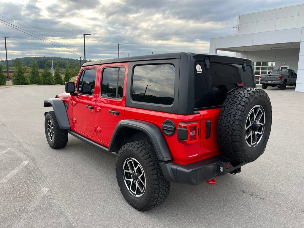 Used 2025 Jeep Wrangler Unlimited Rubicon AWD/4WD image 3