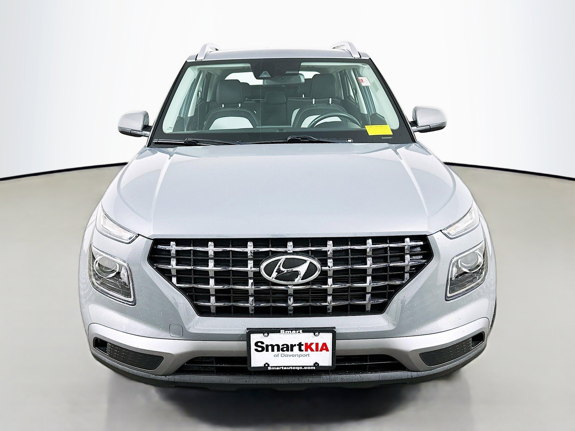Used 2022 Hyundai Venue SEL image 2