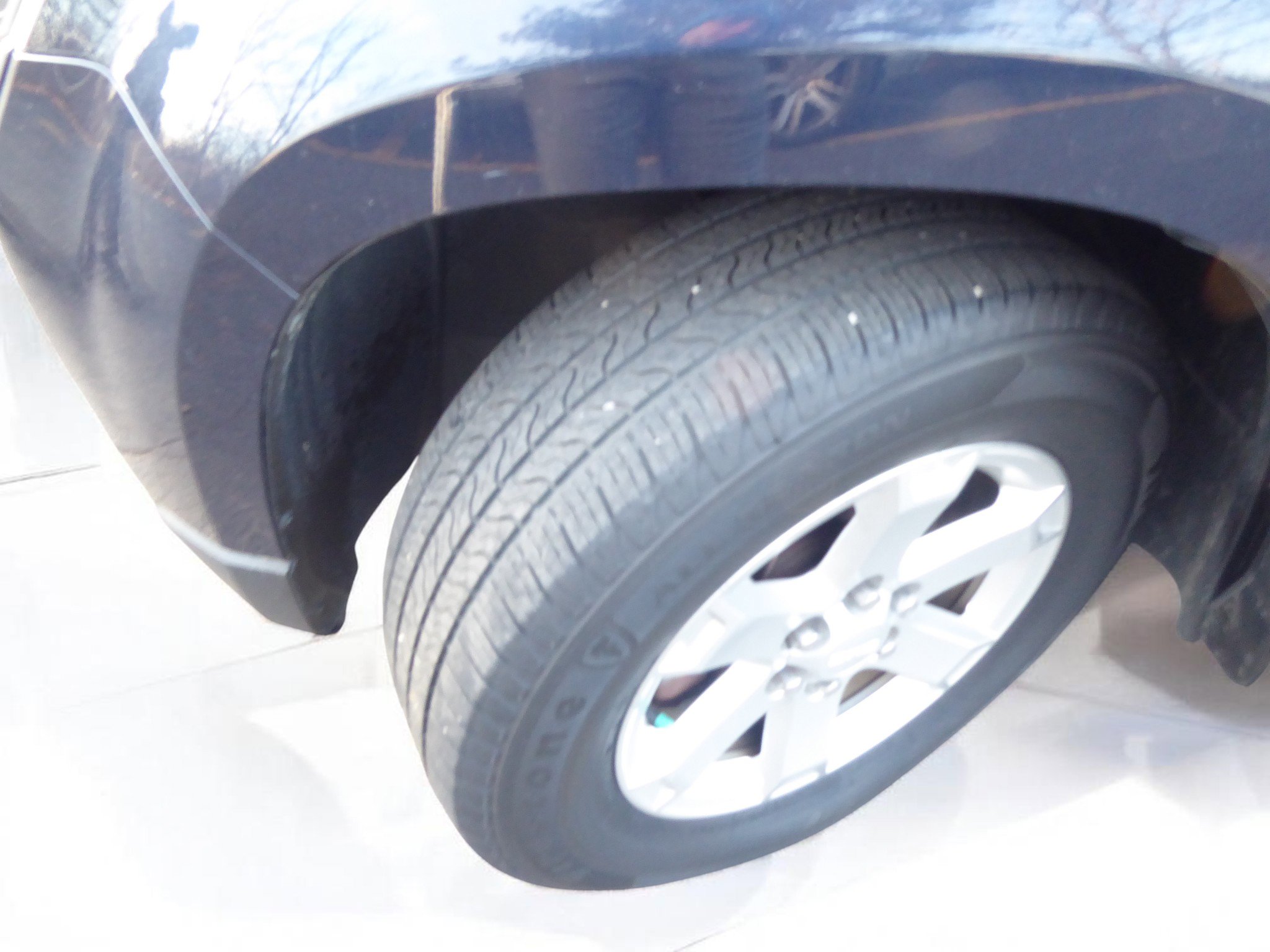 Used 2016 GMC Acadia SLE image 25