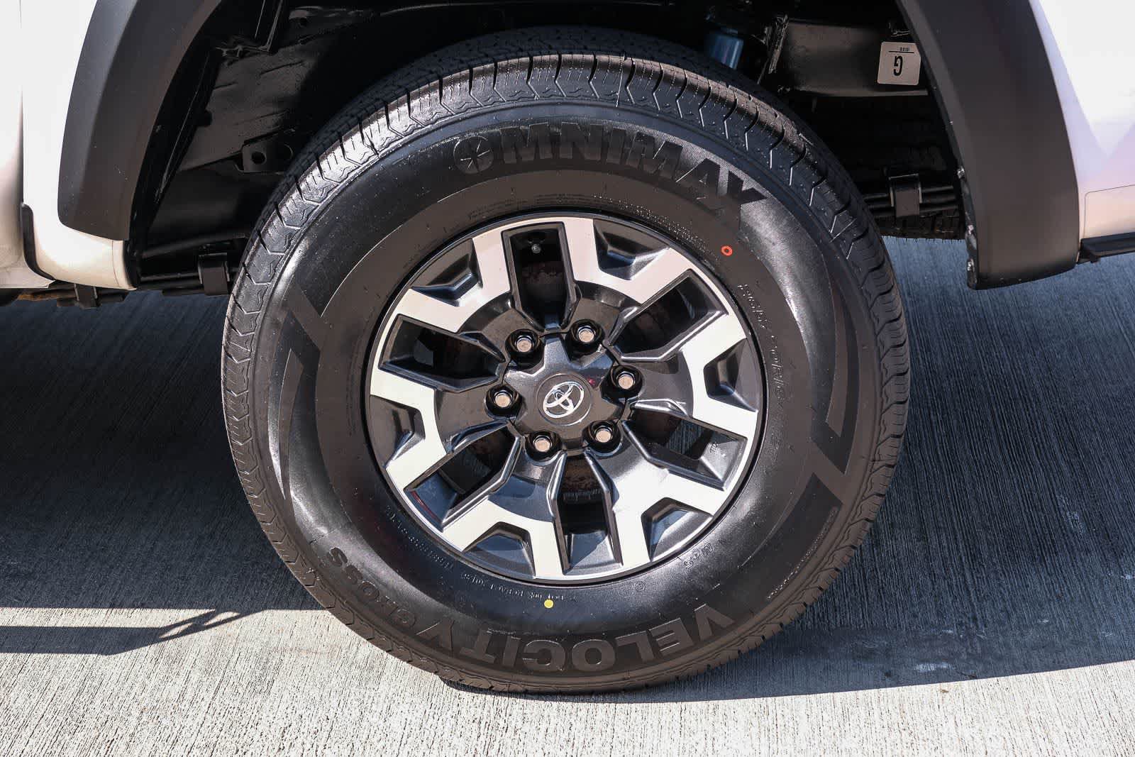Certified 2022 Toyota Tacoma TRD Off-Road AWD/4WD image 9