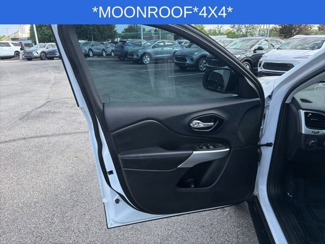 Used 2022 Jeep Cherokee Latitude w/ Sun & Sound Group AWD/4WD image 24
