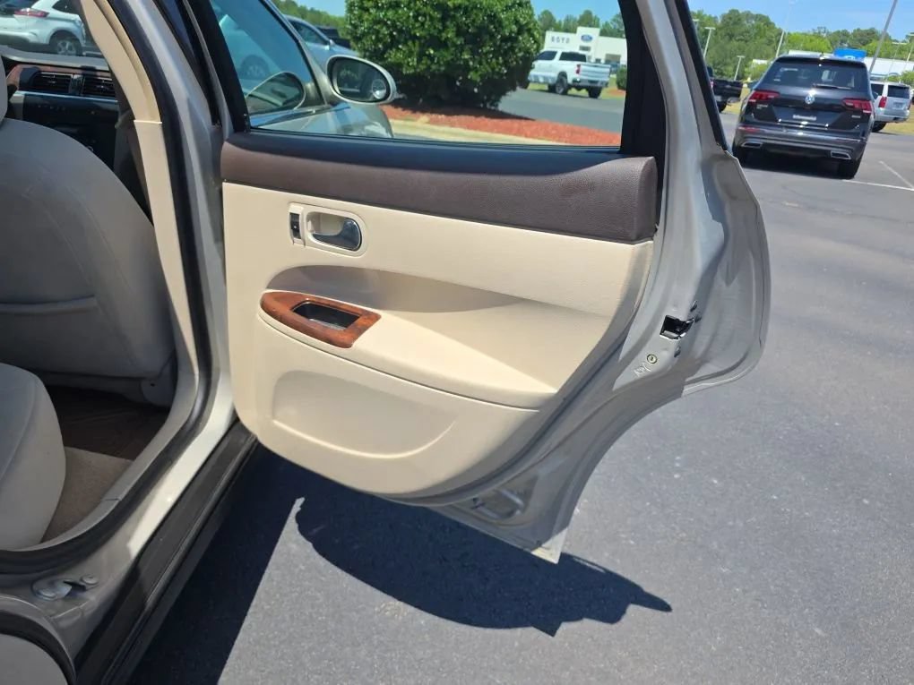 Used 2009 Buick LaCrosse CX FWD image 32