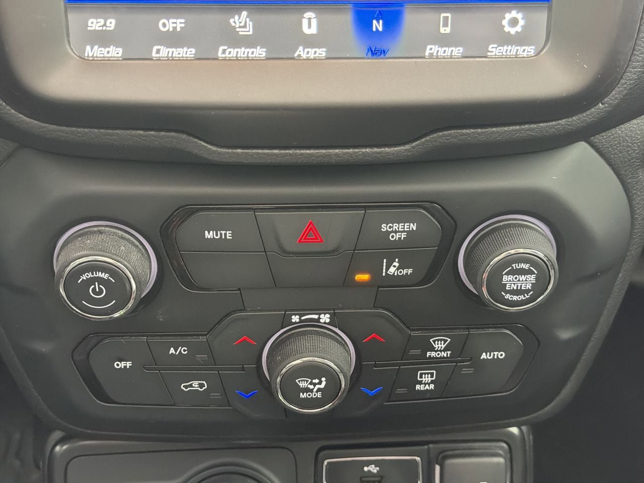 Used 2023 Jeep Renegade Limited w/ Sun/Sound Group AWD/4WD image 19