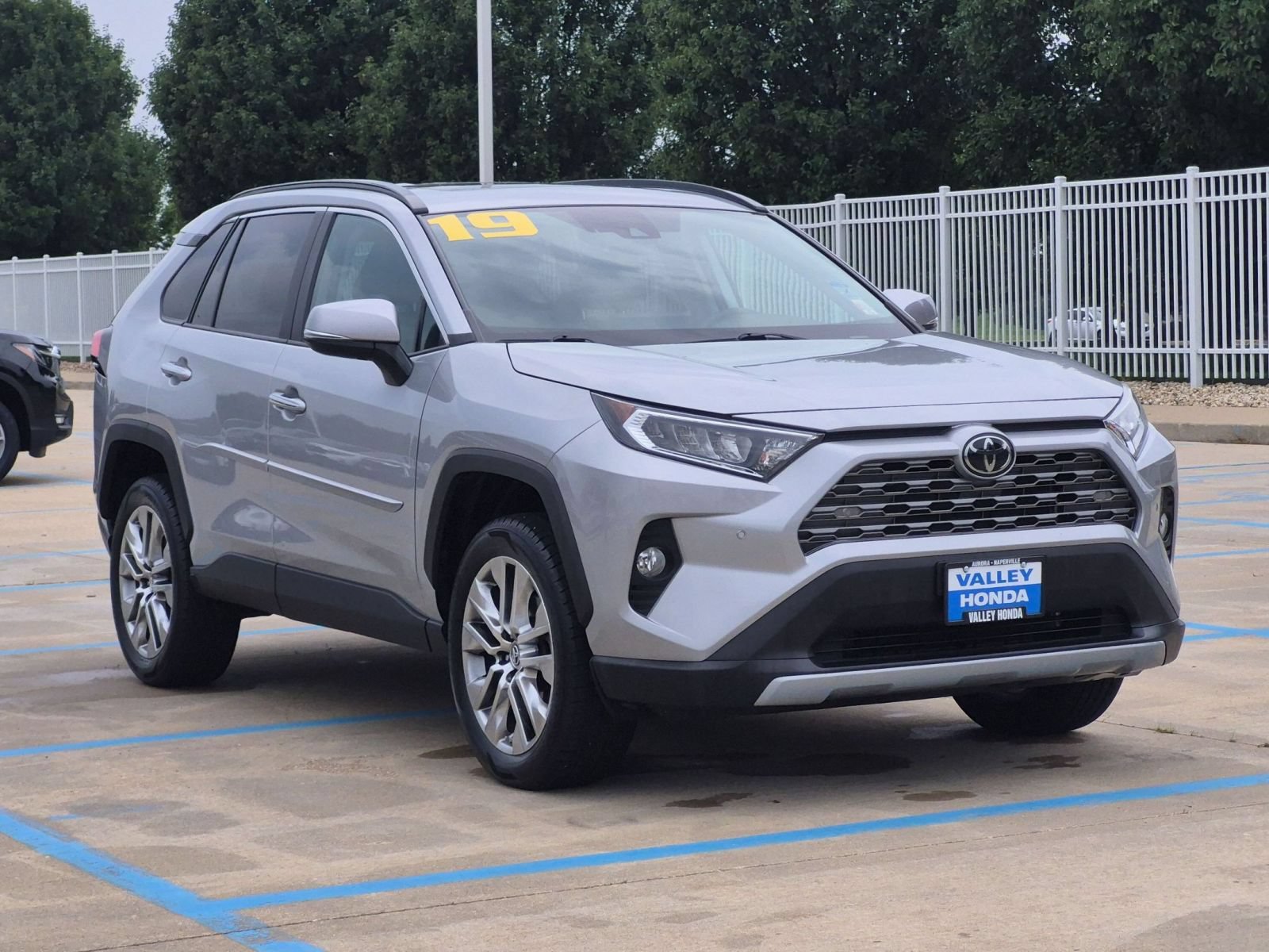 Used 2019 Toyota RAV4 Limited w/ Cold Weather Package AWD/4WD image 4