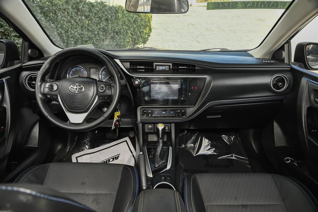 Used 2018 Toyota Corolla SE w/ Carpet Mat Package (TMS) FWD image 21