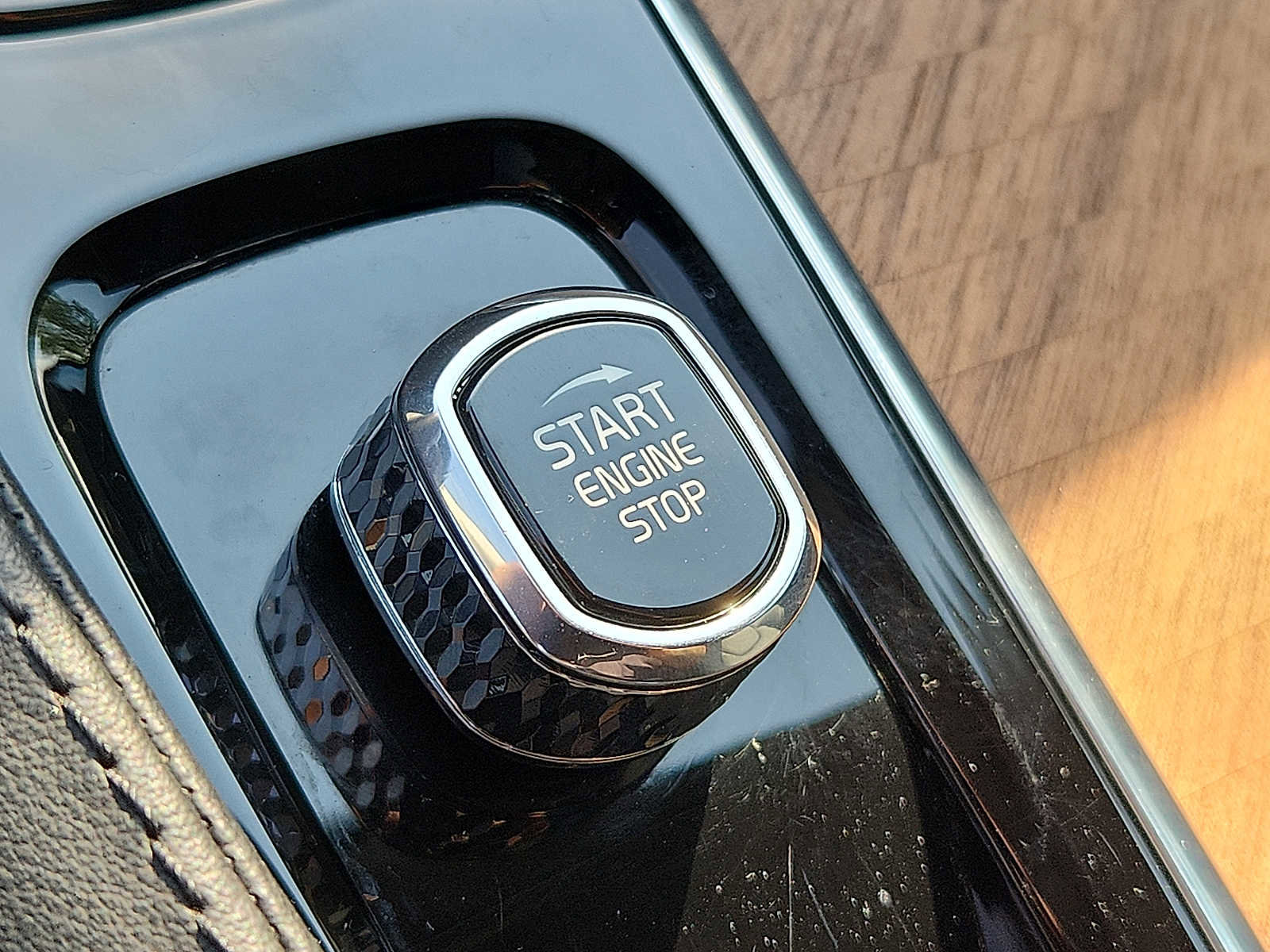 Certified 2024 Volvo XC90 B6 Plus w/ Protection Package Premier image 23